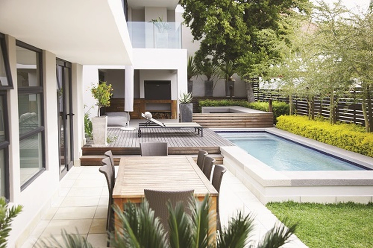 Jardin avec piscine